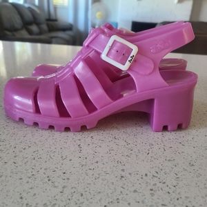 Juju women's Barbie pink jelly sandals.